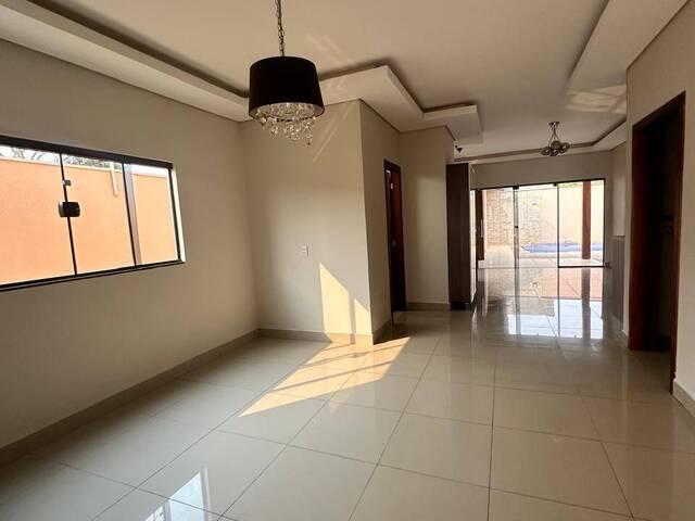 Casa para Venda em Várzea Grande - 4