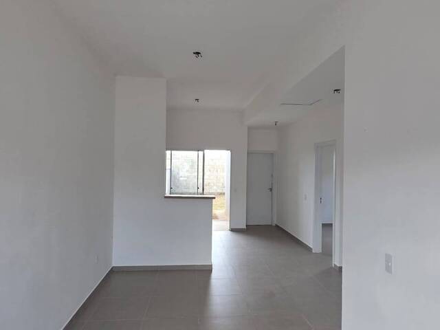 #560 - Casa em condomínio para Venda em Várzea Grande - MT