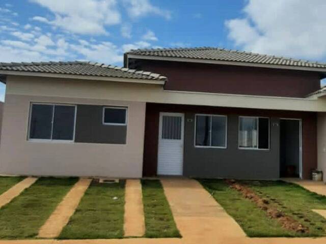 #581 - Casa em condomínio para Locação em Várzea Grande - MT