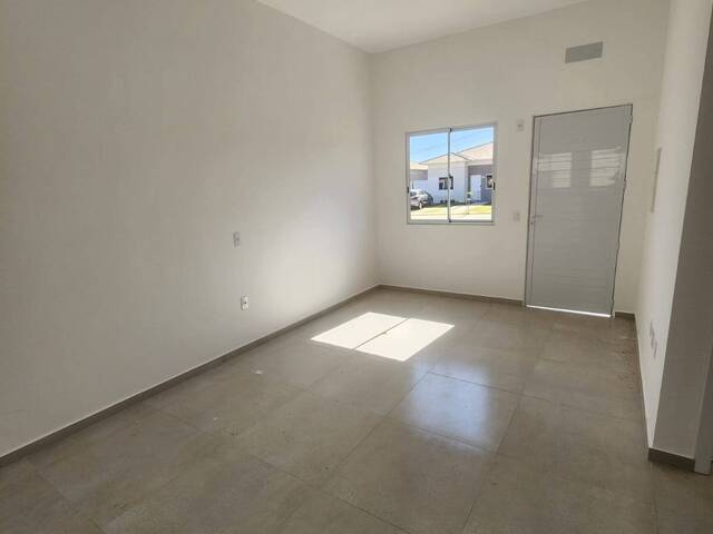 #585 - Casa em condomínio para Locação em Várzea Grande - MT