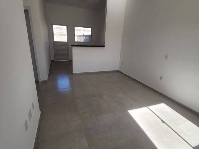 #585 - Casa em condomínio para Locação em Várzea Grande - MT