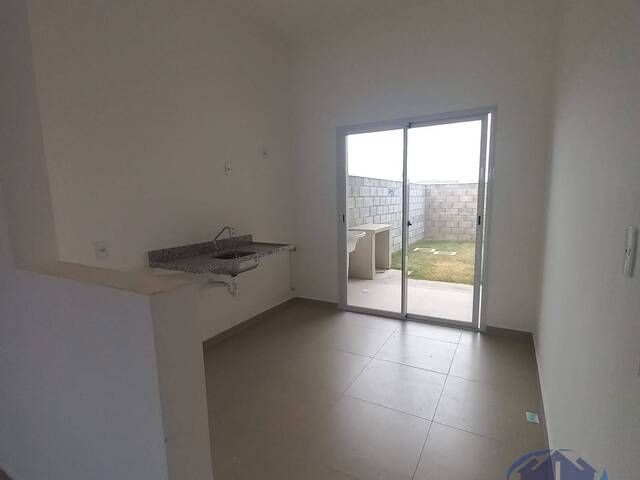 #589 - Casa em condomínio para Venda em Várzea Grande - MT