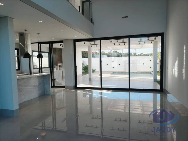 #596 - Casa em condomínio para Venda em Várzea Grande - MT