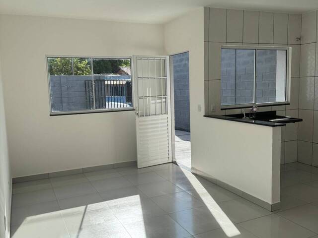 Casa para Venda em Várzea Grande - 3