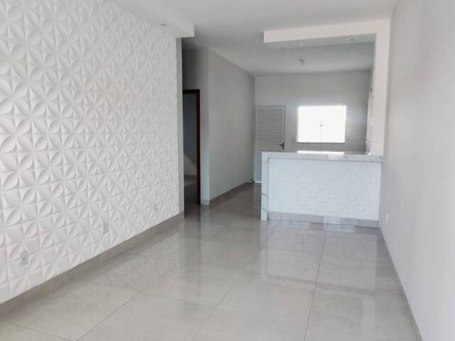 Casa para Venda em Várzea Grande - 2