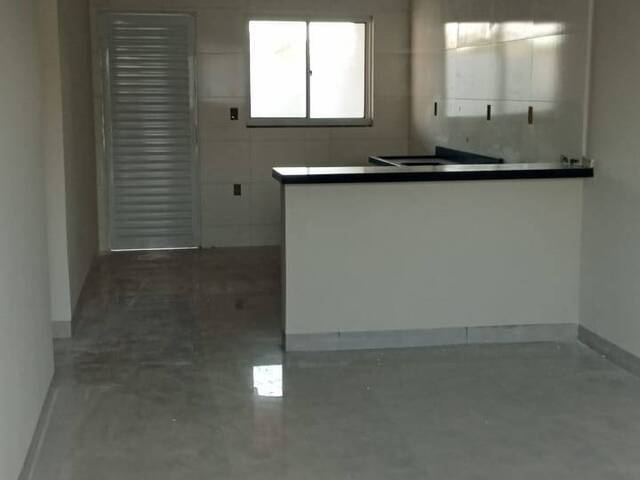 Casa para Venda em Várzea Grande - 4