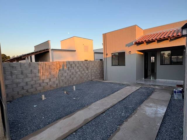 Casa para Venda em Várzea Grande - 3